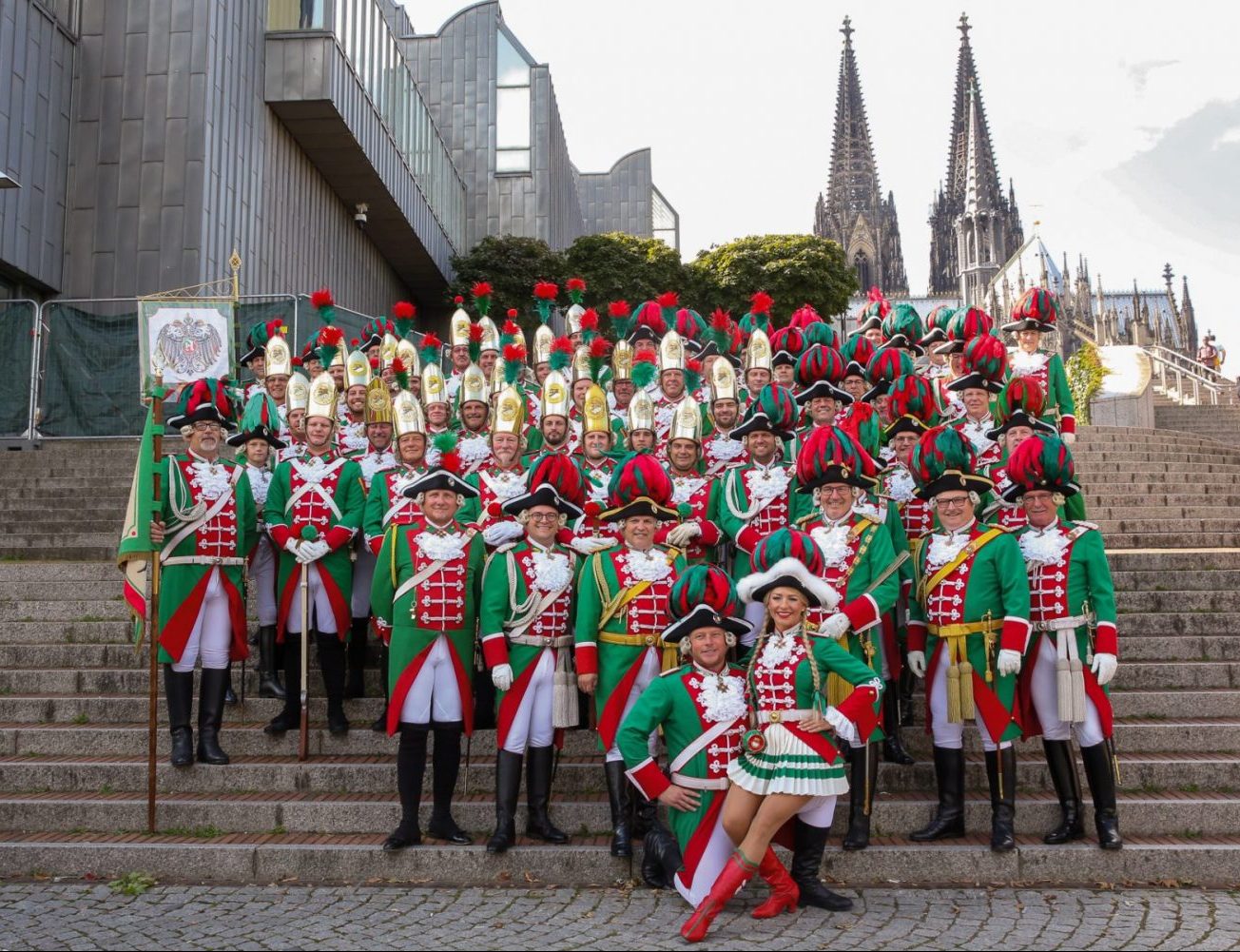 Tanzkorps Altstädter Köln vor dem Kölner Dom